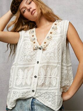 👀❤️Hello Gorgeous! POL Lace Trim Embroidered Floral V-Neck Crochet Vest